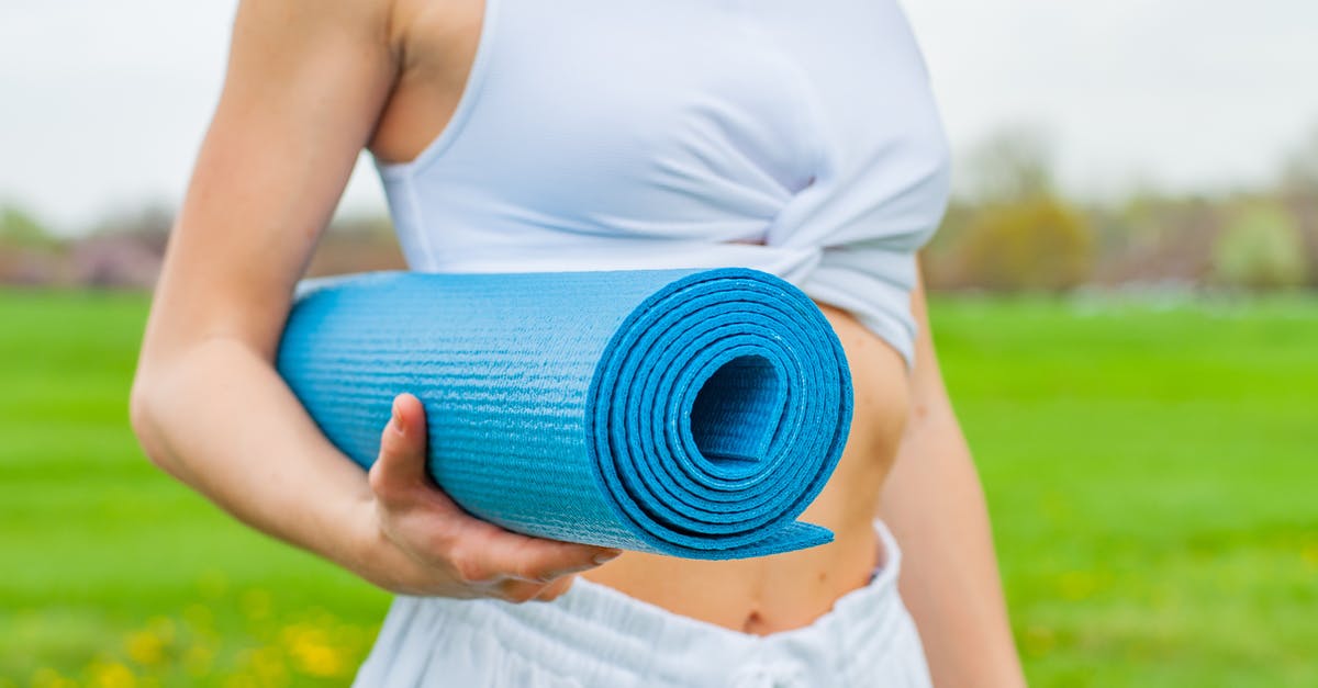 7 van de beste yogamatten om de versleten yogamatten te vervangen waar je nog steeds aan zweet